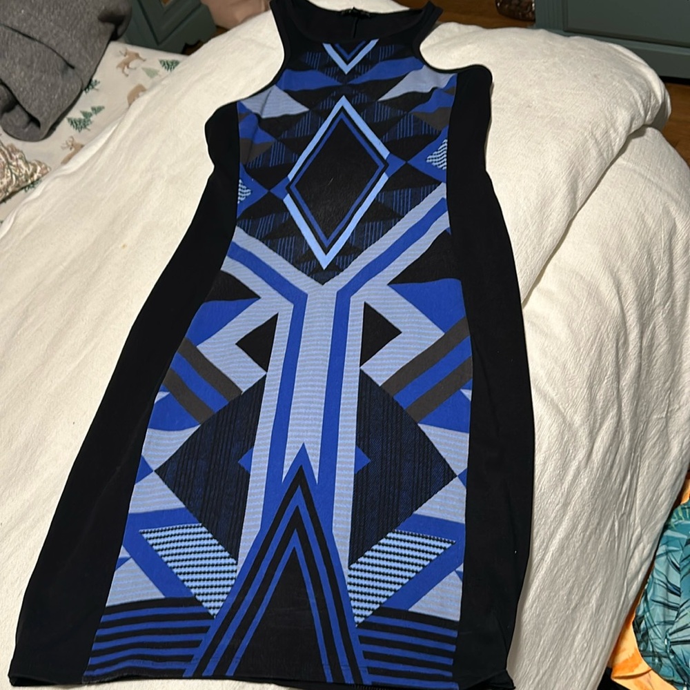 Shades of blue in front oft black in back